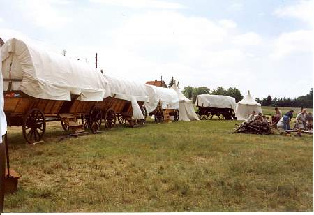 Bild "das Gelände:005_023_Planwagen.jpg"